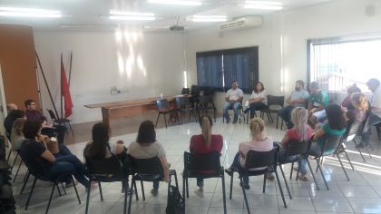 SITESSCH - Sindicato dos Trabalhadores em Estabelecimentos de Servios de Sade de Chapec e regio Diretoria do SITESSCH rene trabalhadores do SAMU para repassar orientaes A reunião com trabalhadores do SAMU de Chapecó ocorreu...