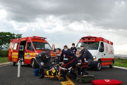SITESSCH - Sindicato dos Trabalhadores em Estabelecimentos de Servios de Sade de Chapec e regio Deputados divergem sobre central nica para atendimentos no SAMU e Bombeiros A informação consta no site da Assembleia Legislativa...