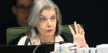 SITESSCH - Sindicato dos Trabalhadores em Estabelecimentos de Servios de Sade de Chapec e regio Democracia Ministra Cármen Lúcia alerta que Brasil passa por mudança ‘perigosamente conservadora’ nos...